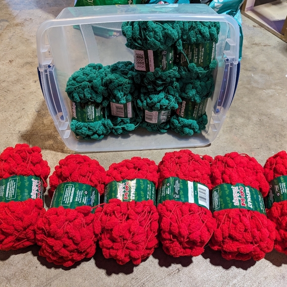 12 balls of pom-pom yarn - Picture 1 of 5